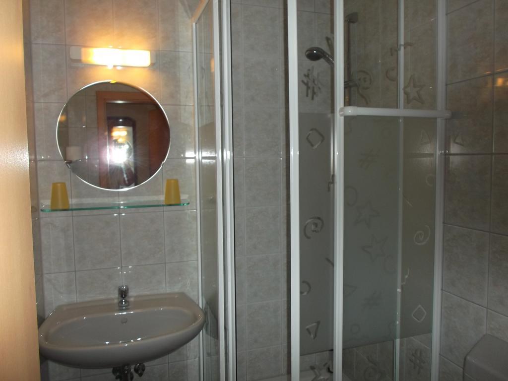 Gasthof Lindenkrug Broderstorf Kültér fotó